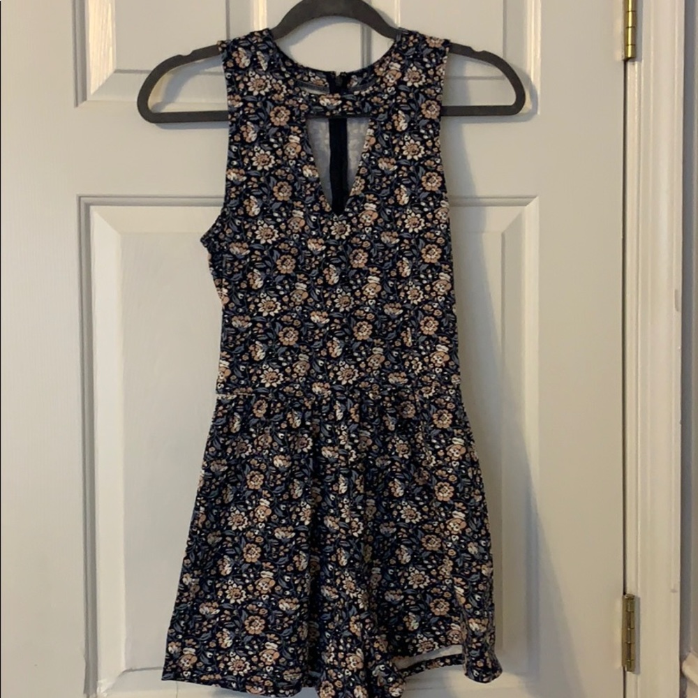 Super cute romper!